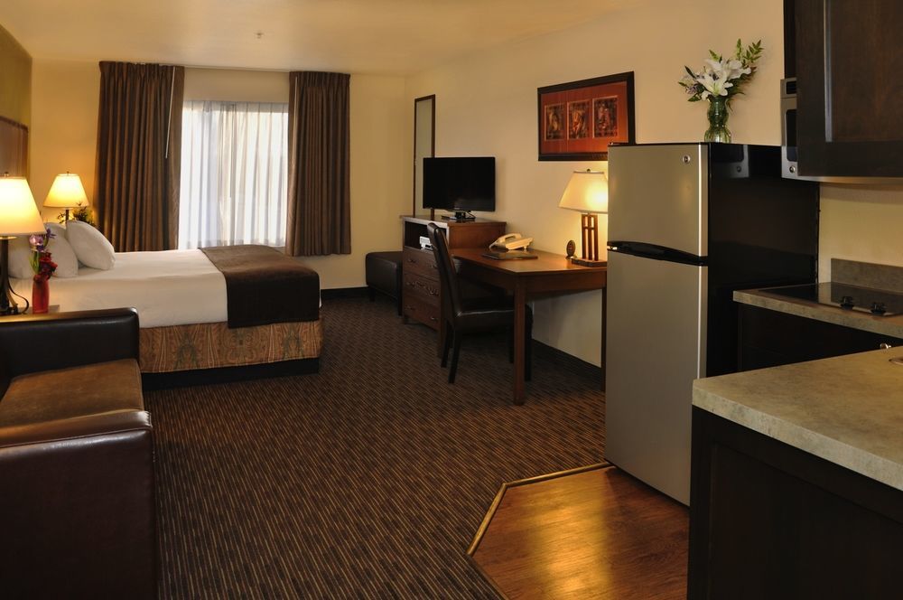Oxford Suites Хермистън Екстериор снимка