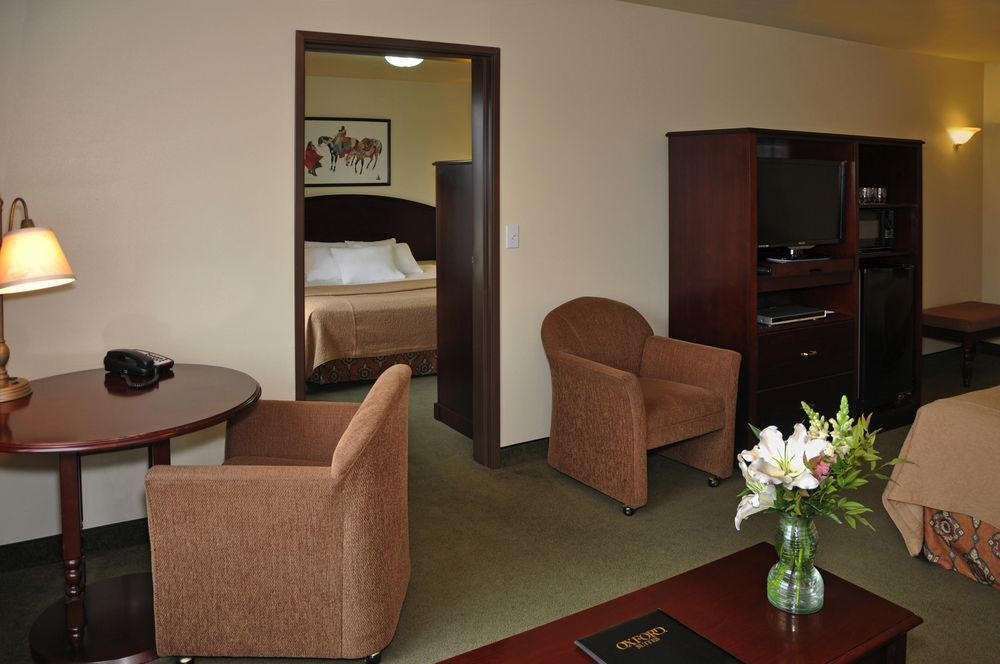 Oxford Suites Хермистън Екстериор снимка