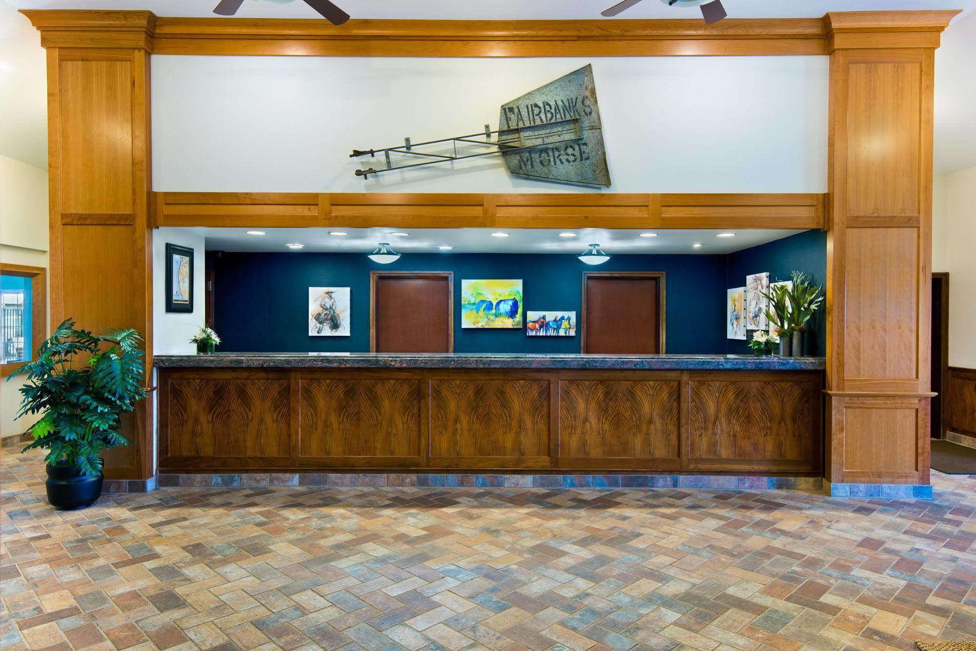 Oxford Suites Хермистън Екстериор снимка