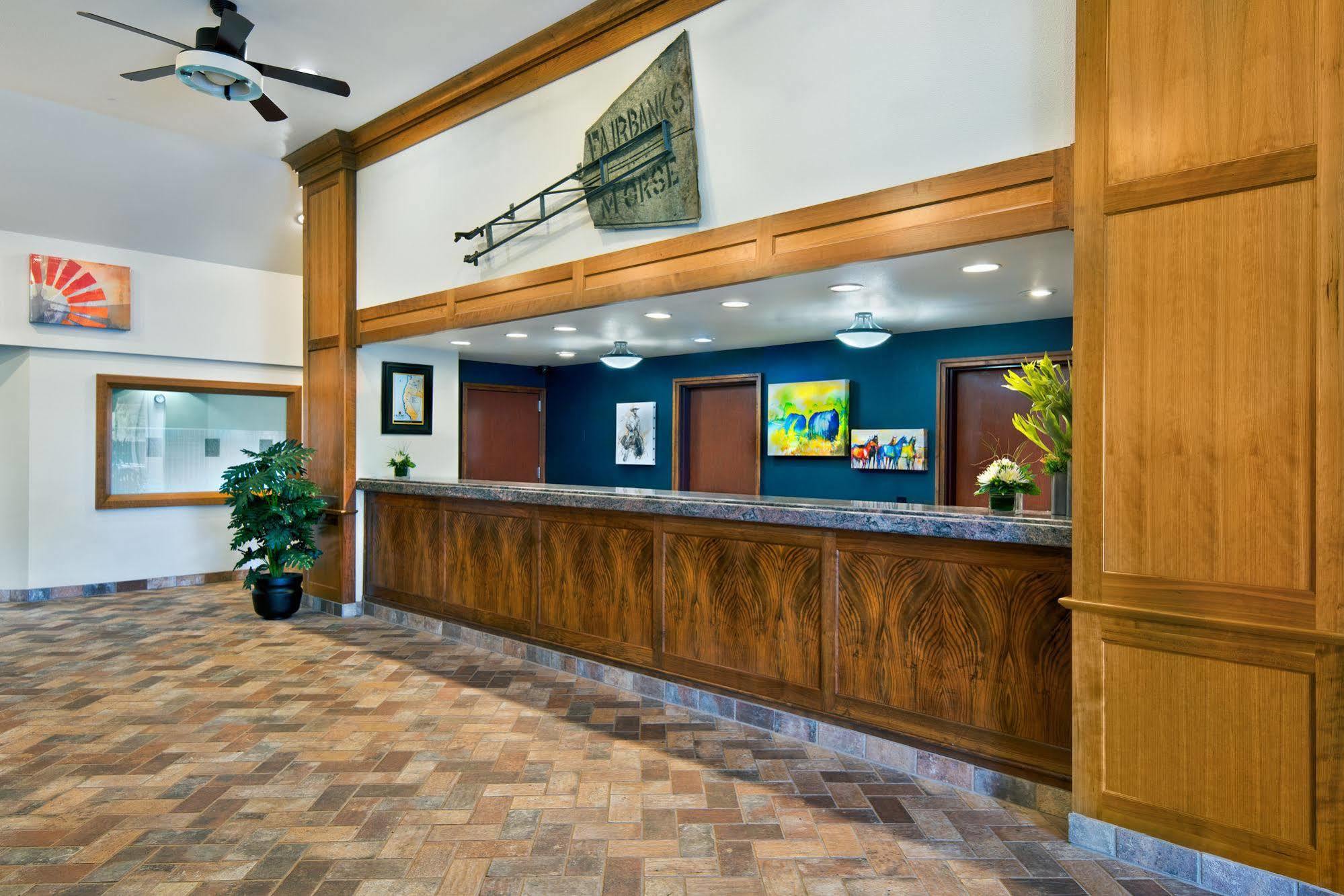 Oxford Suites Хермистън Екстериор снимка