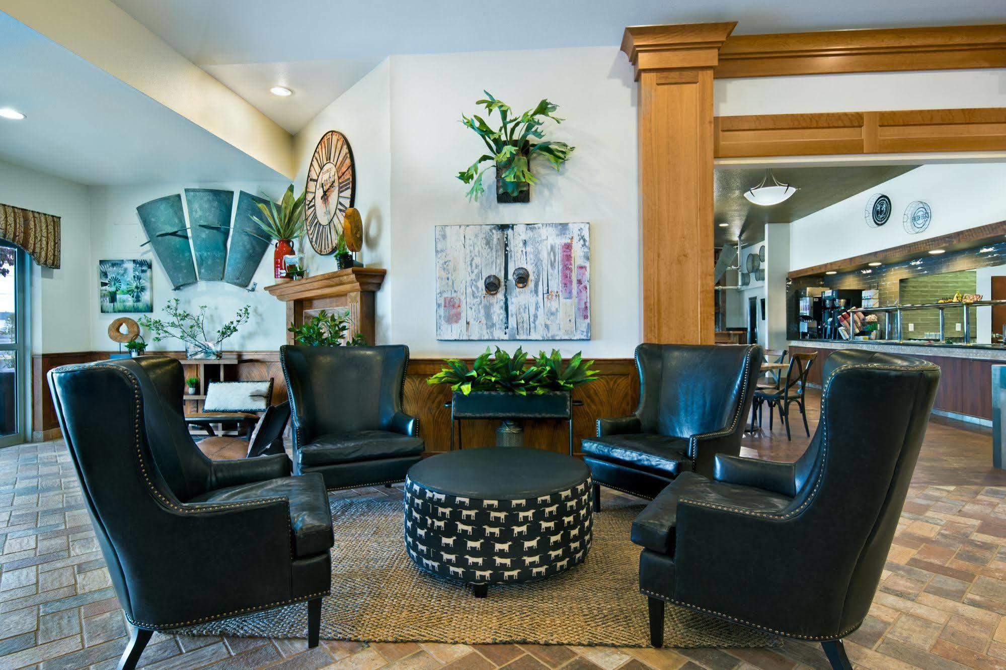 Oxford Suites Хермистън Екстериор снимка