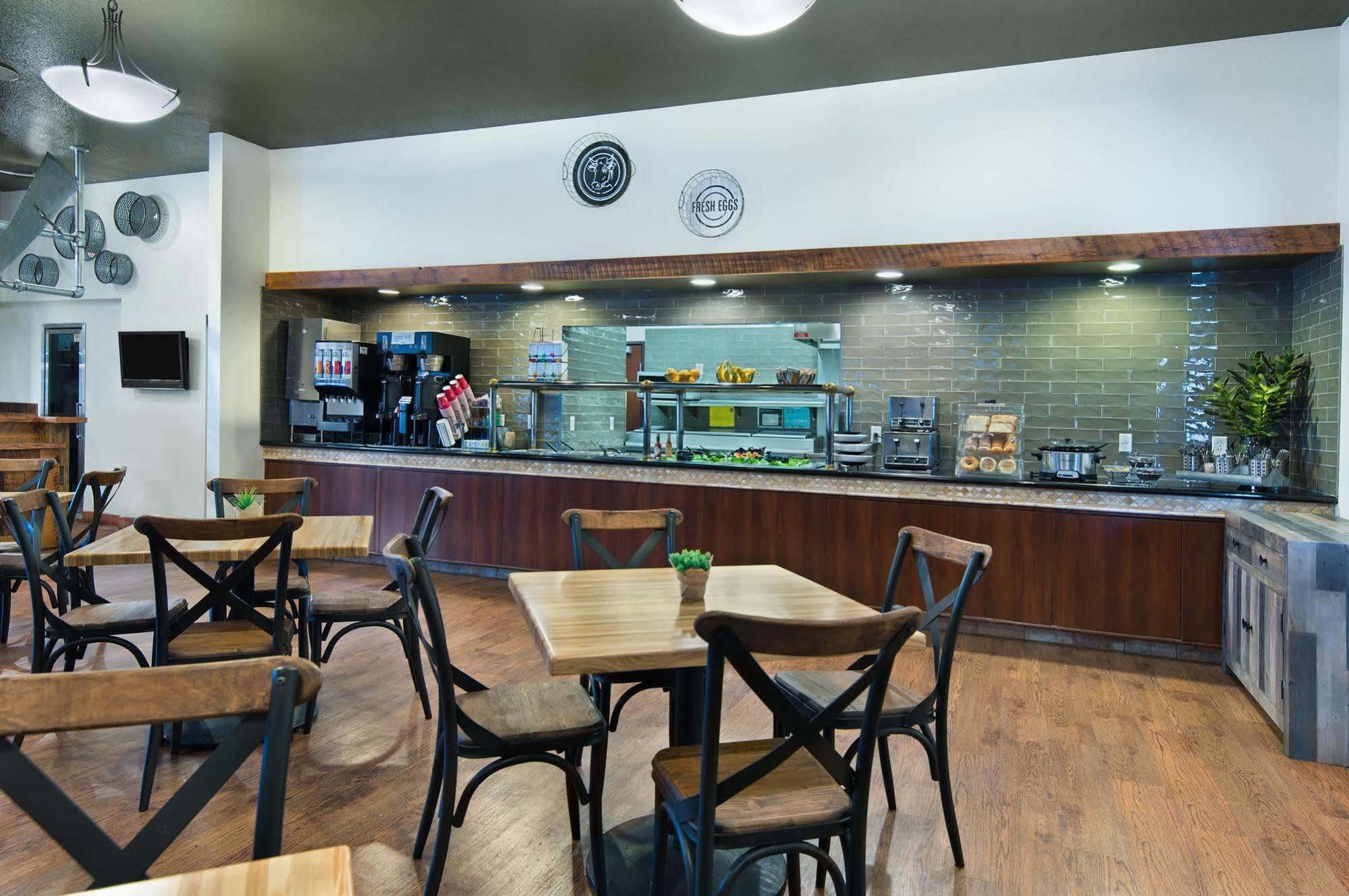 Oxford Suites Хермистън Екстериор снимка