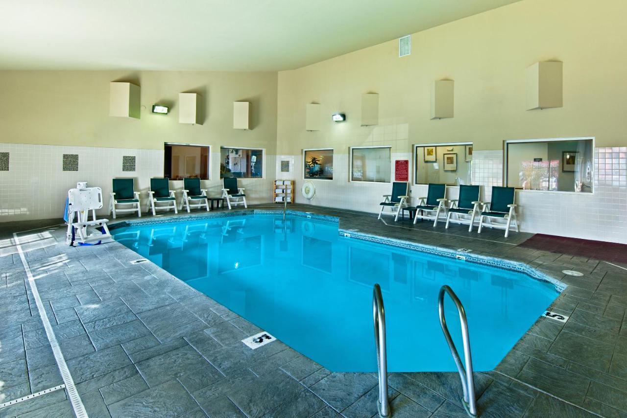 Oxford Suites Хермистън Екстериор снимка